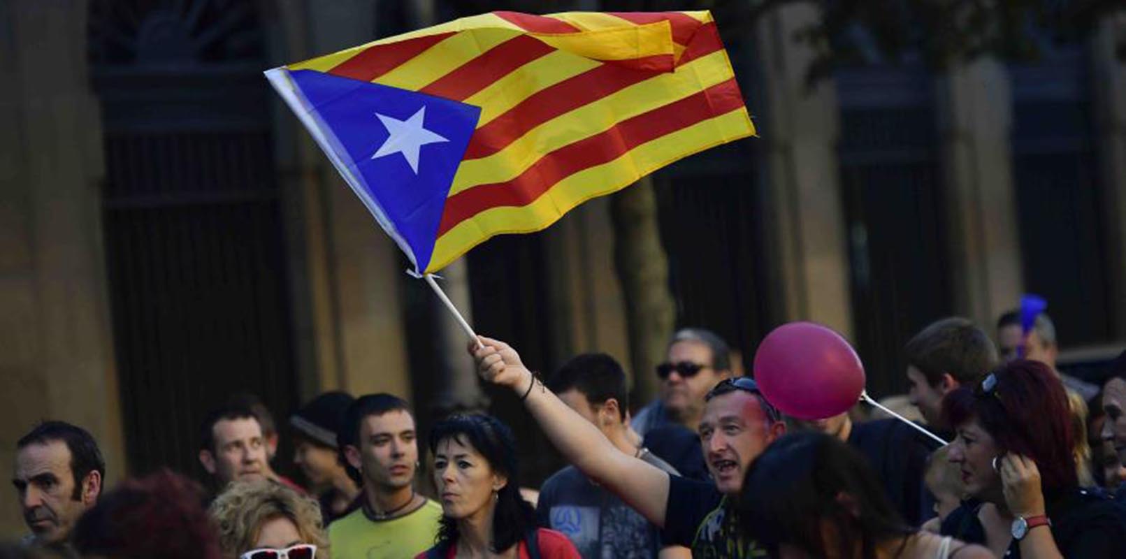 Independentistas catalanes, ante reto de gobernar con líderes acorralados por la justicia