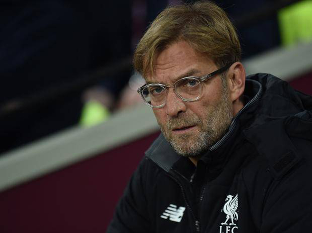 Entrenador del Liverpool pide a hinchas que no juzguen a Van Dijk por su precio
