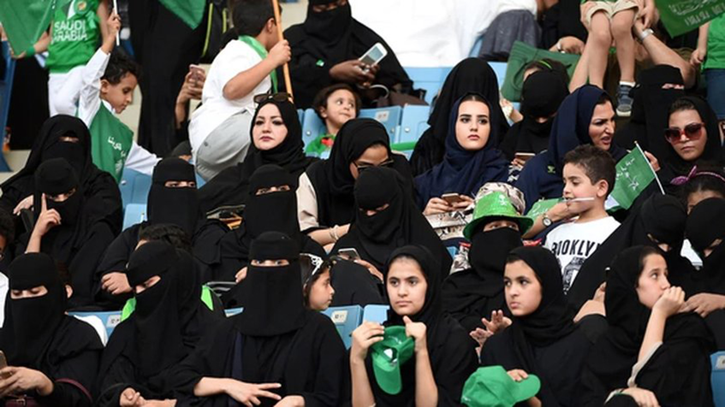 Arabia Saudí permite por primera vez a mujeres asistir a partidos de fútbol