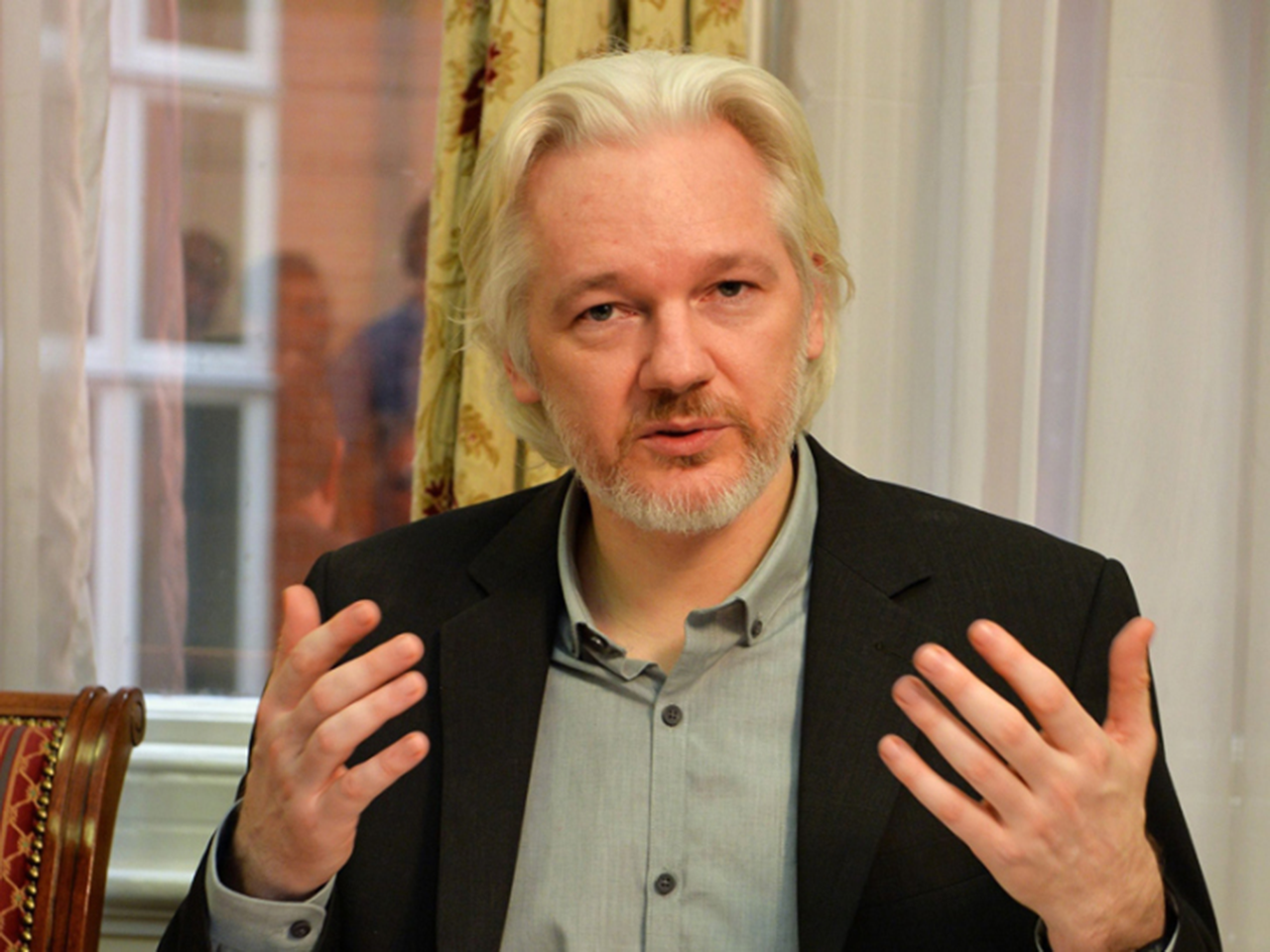 Assange pide a la justicia británica que retire orden de detención