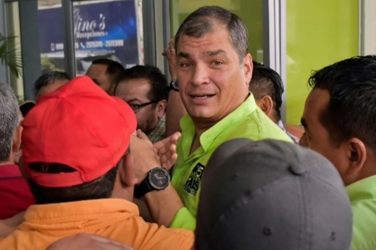 Correa se desafiliará del fracturado partido oficialista de Ecuador