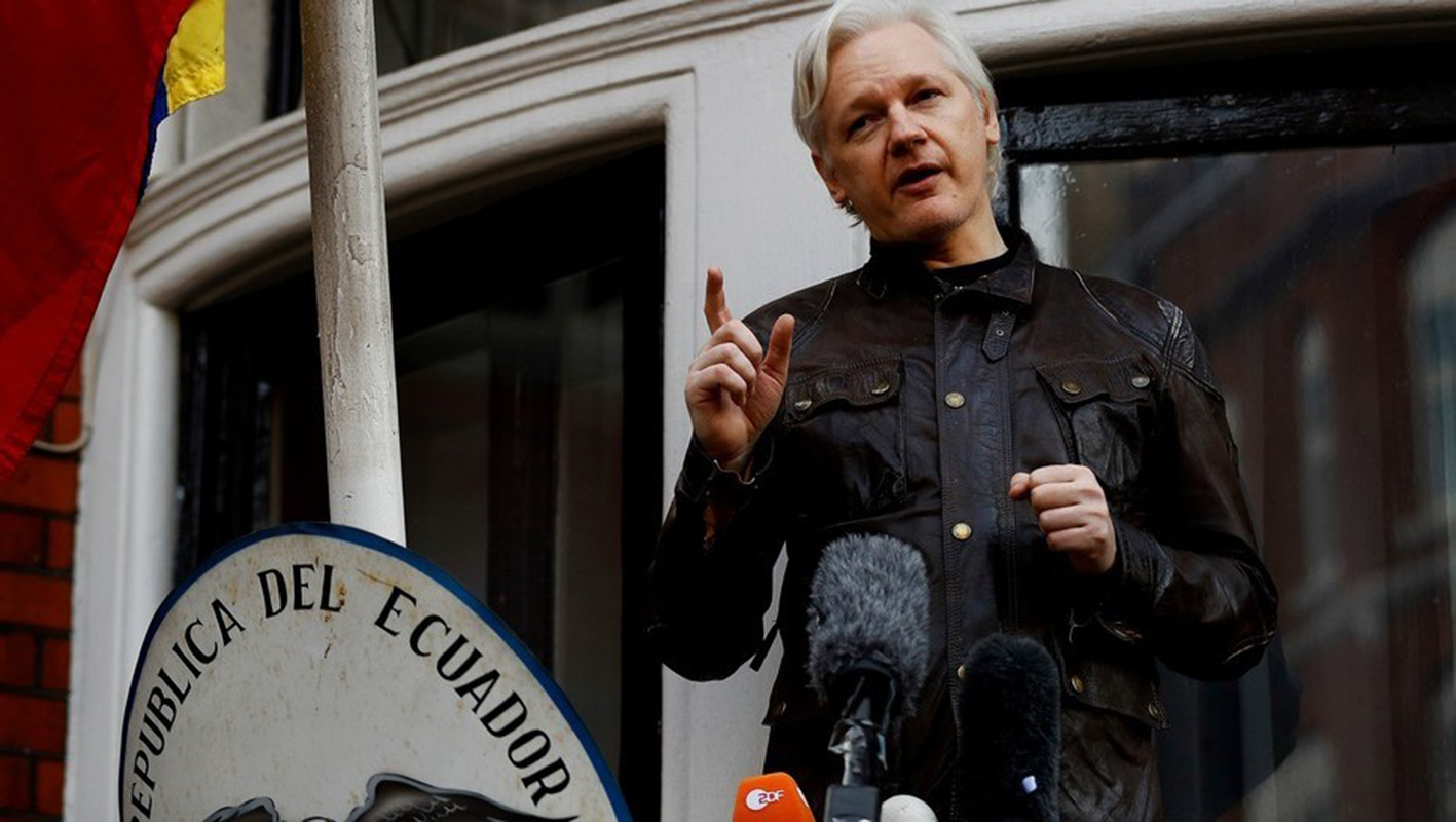 Ecuador concede nacionalidad a Assange, asilado en Londres