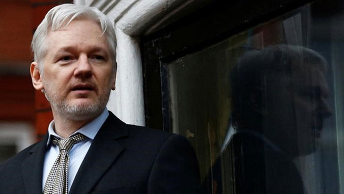 Ecuador explora una mediación para resolver "insostenible" situación de Assange