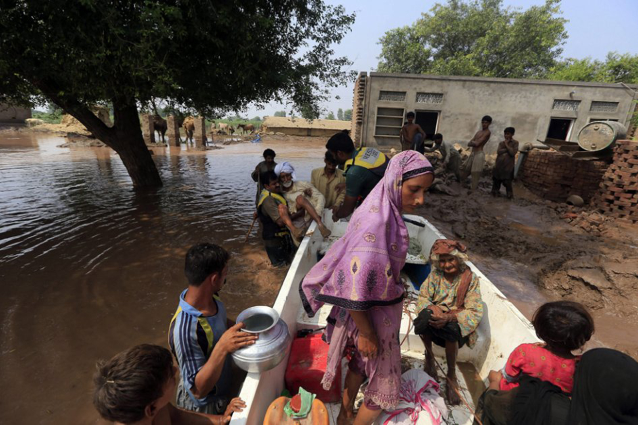El agua contaminada mata a decenas de miles de personas en Pakistán