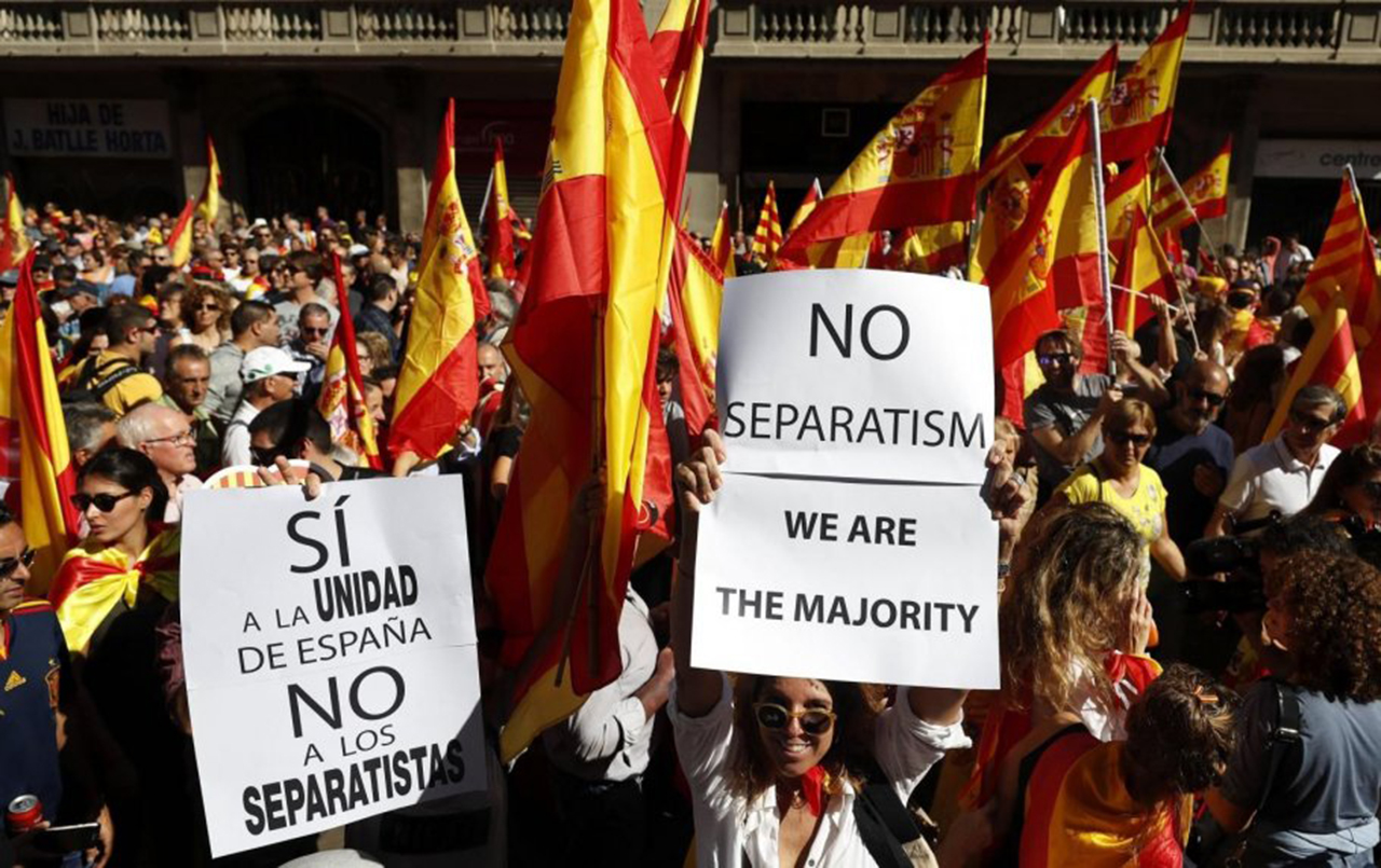 El gobierno español dice que la crisis en Cataluña ha costado mil millones de euros