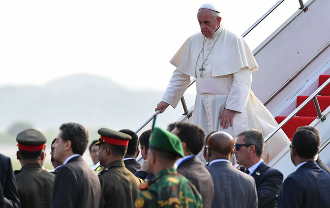 El papa Francisco llega a Santiago para una visita de tres días a Chile