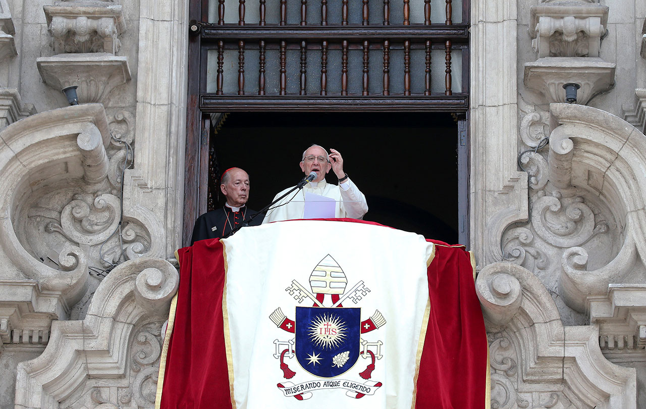 El papa asegura que la política en Latinoamérica sufre una gran "decadencia"