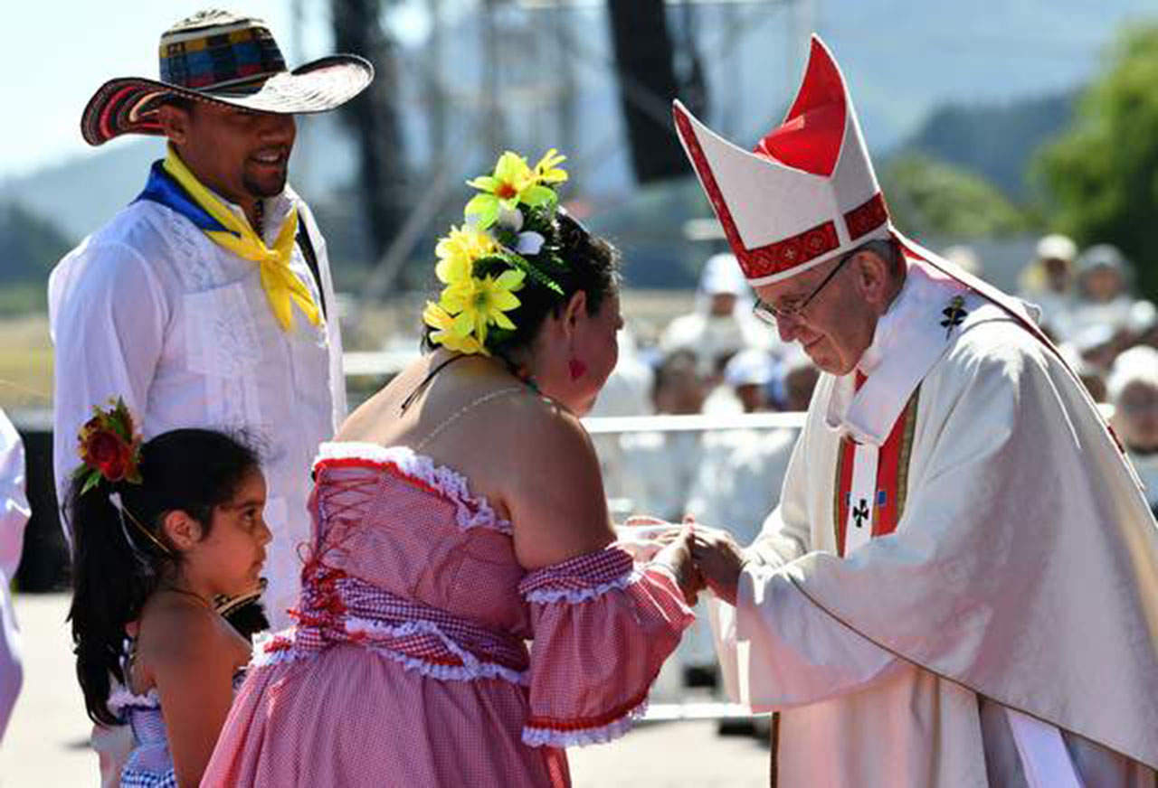 El papa dedica misa en Temuco a las víctimas de dictadura de Pinochet