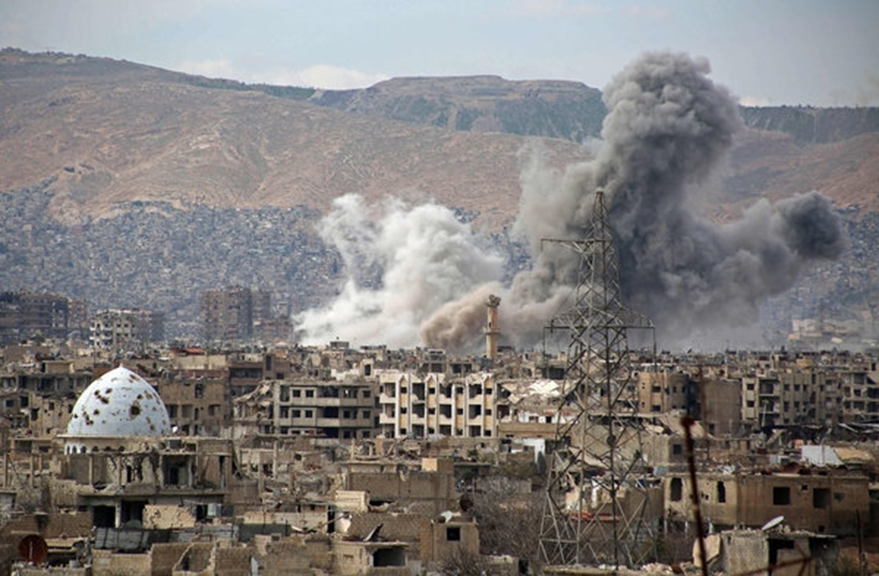 El régimen sirio intensifica su ofensiva contra dos bastiones rebeldes