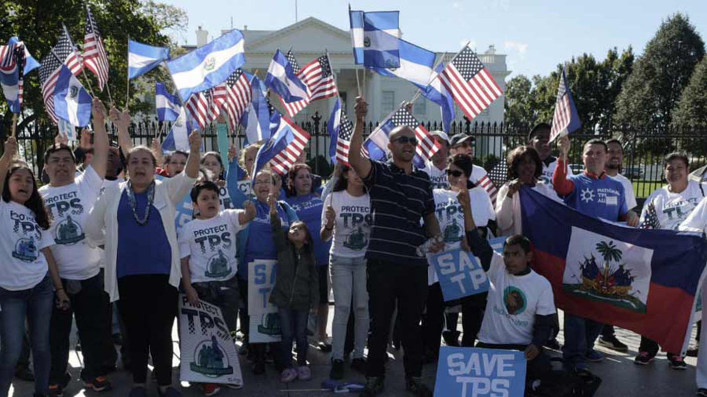 Estados Unidos pide a los salvadoreños con TPS que renueven su permiso