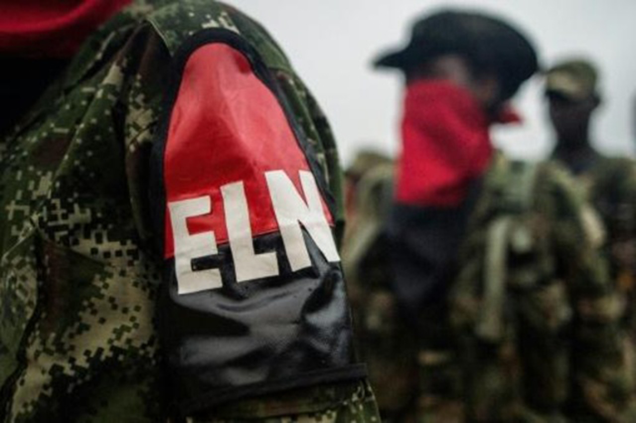 Gobierno atribuye a guerrilla ELN atentados contra policía en Colombia
