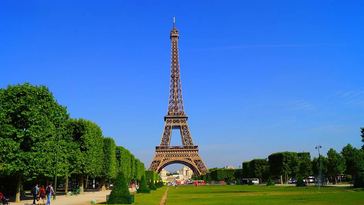 La Torre Eiffel cierra por las fuertes ráfagas de viento provocadas por una tormenta