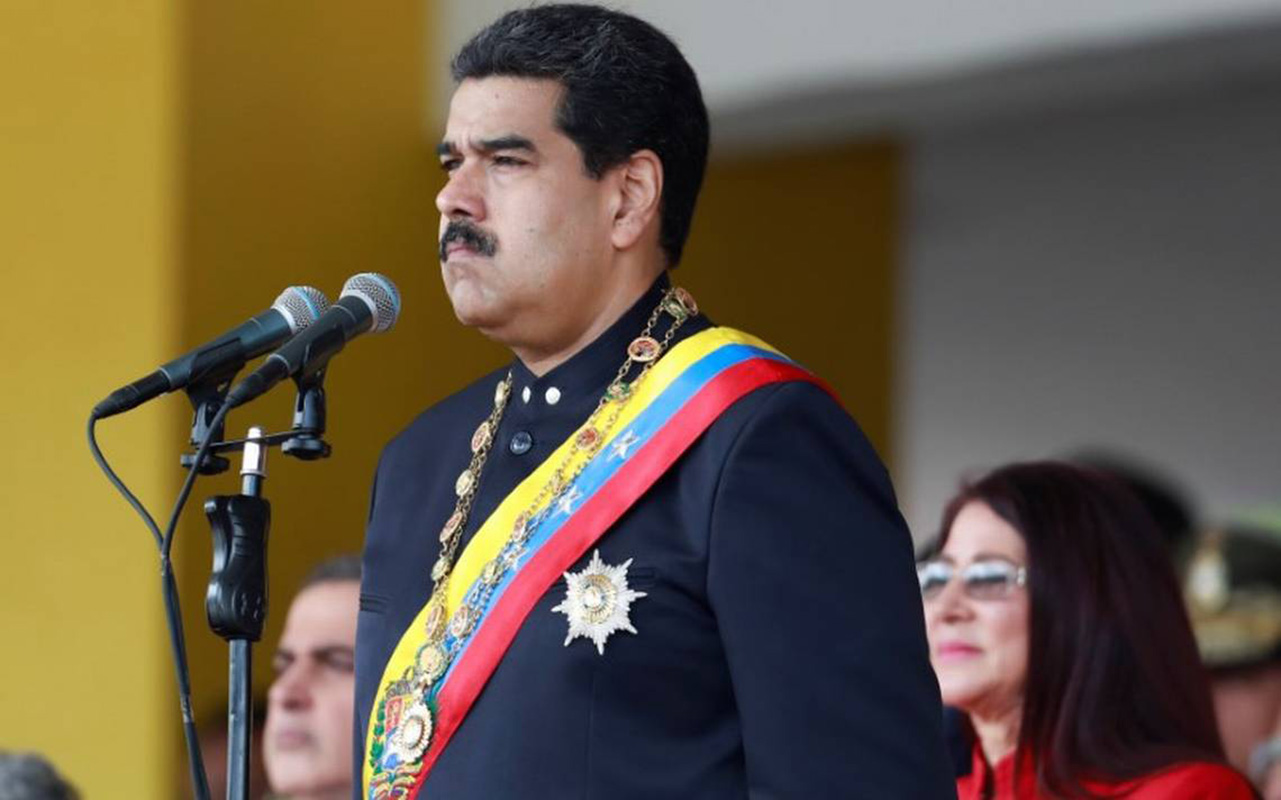 Maduro pide a trabajadores comprometerse "por escrito" a votar por él