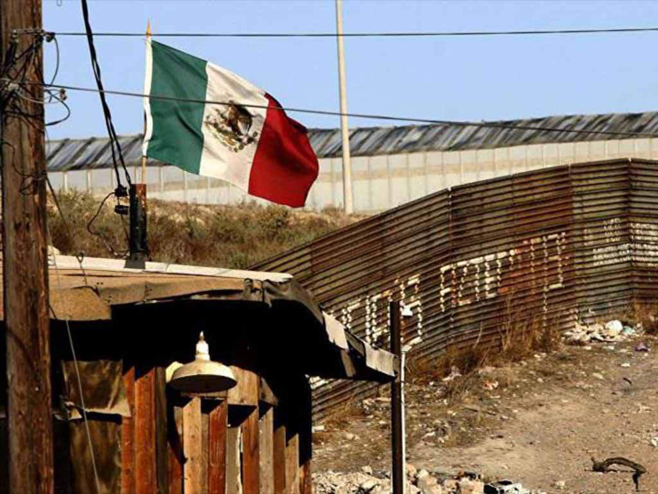 México reitera que "no pagará de ninguna manera" el muro de Trump