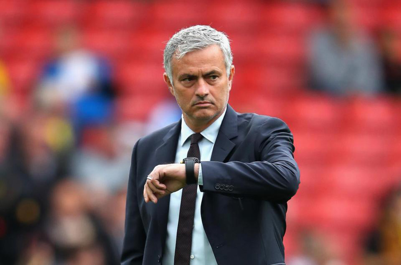 Mourinho niega que piense dejar el Mánchester United a final de temporada
