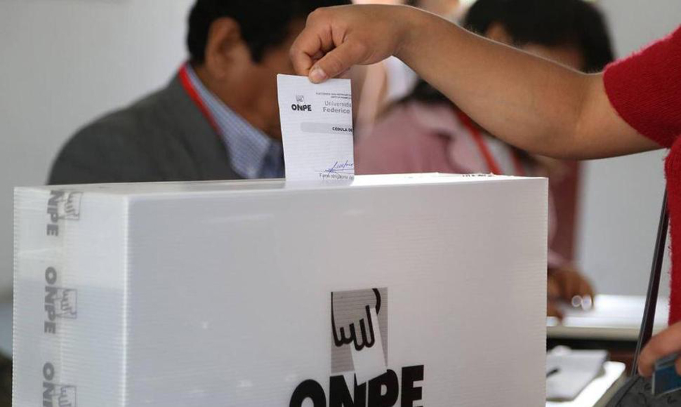 Perú convoca a elecciones municipales y regionales el 7 de octubre