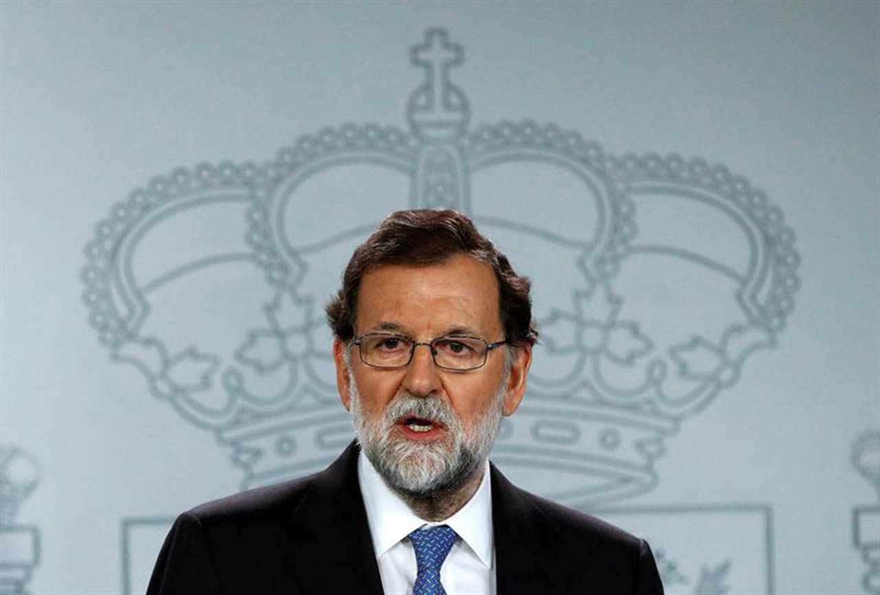 Rajoy advierte de consecuencias judiciales si se permite investidura de Puigdemont en Cataluña
