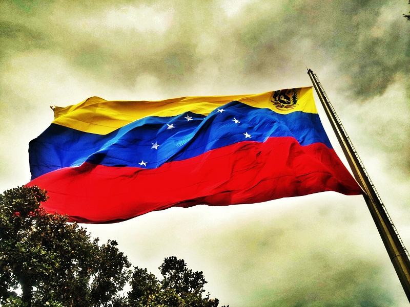 Venezuela califica de "lamentable error" visto bueno a sanciones europeas