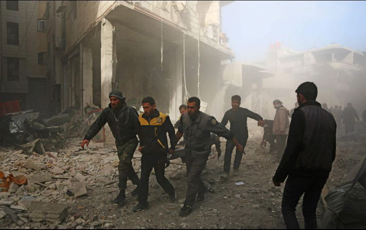 Al menos 18 civiles muertos en bombardeos del régimen sirio en Guta Oriental