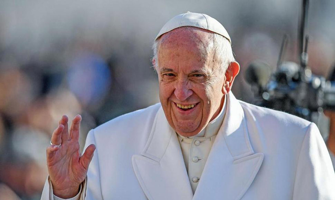 El papa publica documento que obliga a obispos a presentar renuncia a 75 años