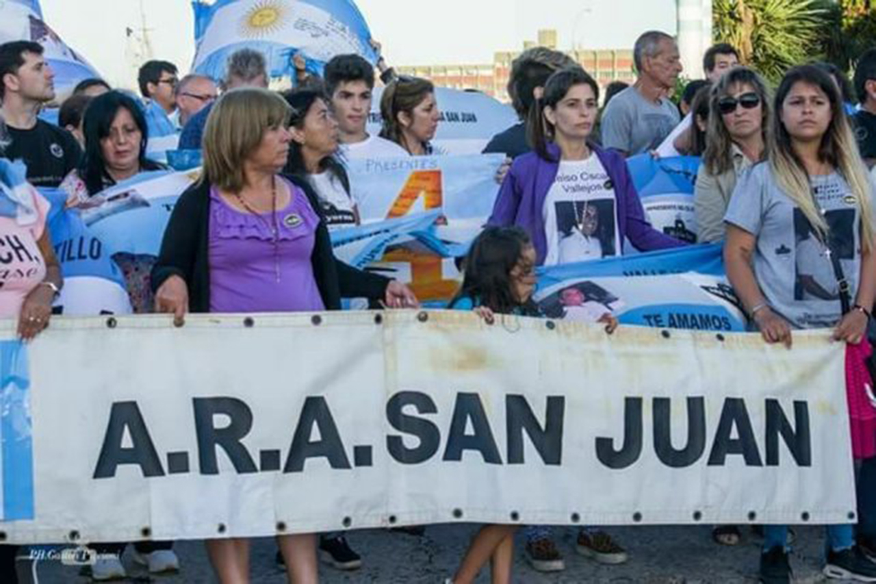 Familiares de submarinistas del ARA San Juan recaudan fondos para su búsqueda