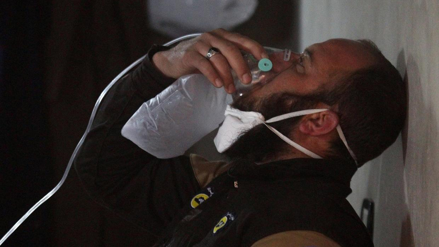 Mortíferos bombardeos del régimen sirio acusado de ataque con armas químicas