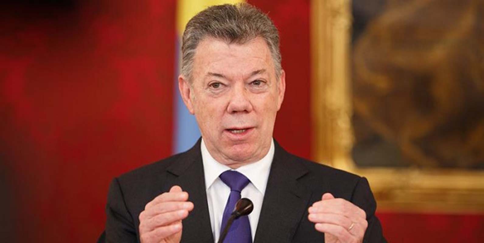 Santos dice que mantiene "abierta la puerta" a los diálogos de paz con el ELN