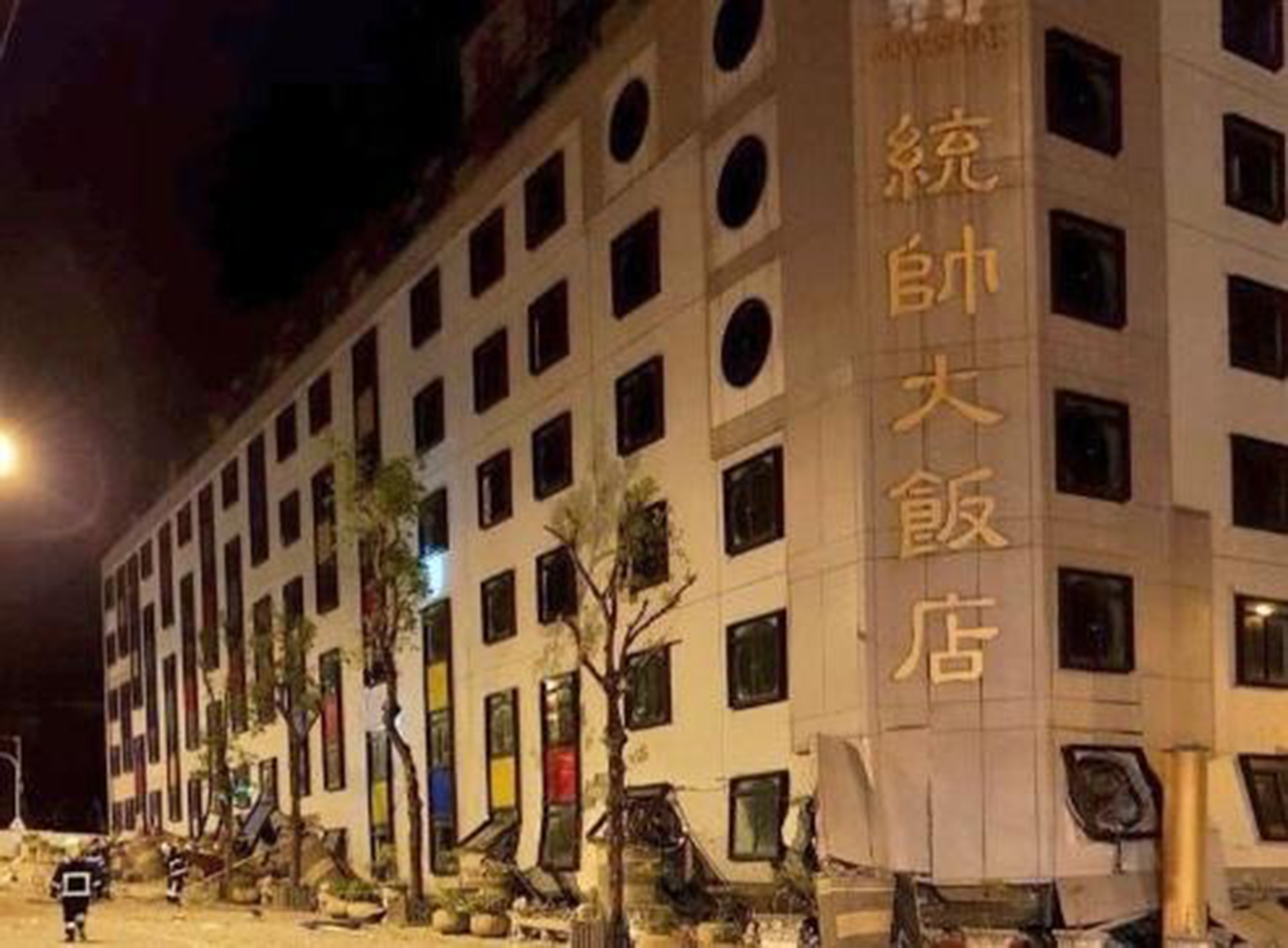 Un hotel se derrumba en Taiwán luego de un sismo de magnitud 6,4