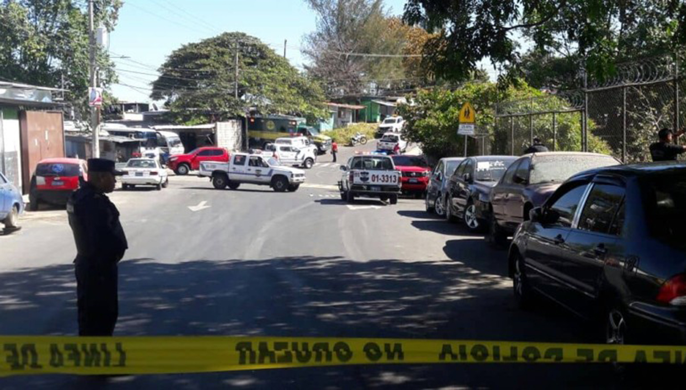 Un policía muerto y otros 7 heridos en ataque de pandilleros en El Salvador