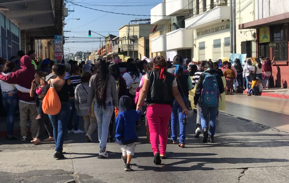 Familiares de reos en manifestación EU Emisoras Unidas Guatemala