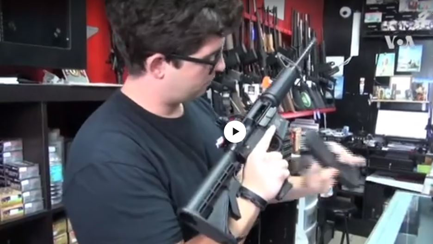 Alcalde en Florida prohíbe venta de rifles