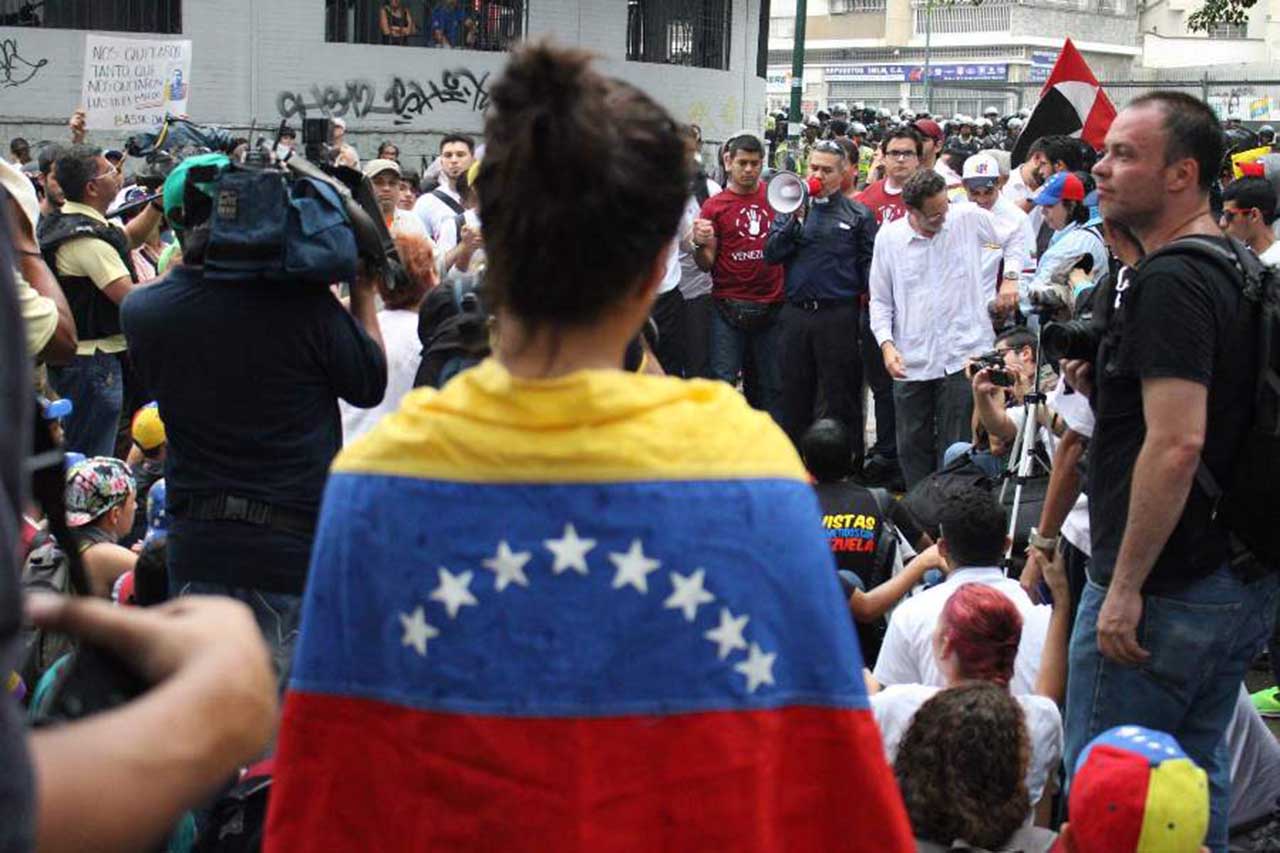 Cuatro de cada 10 venezolanos piensan irse de Venezuela
