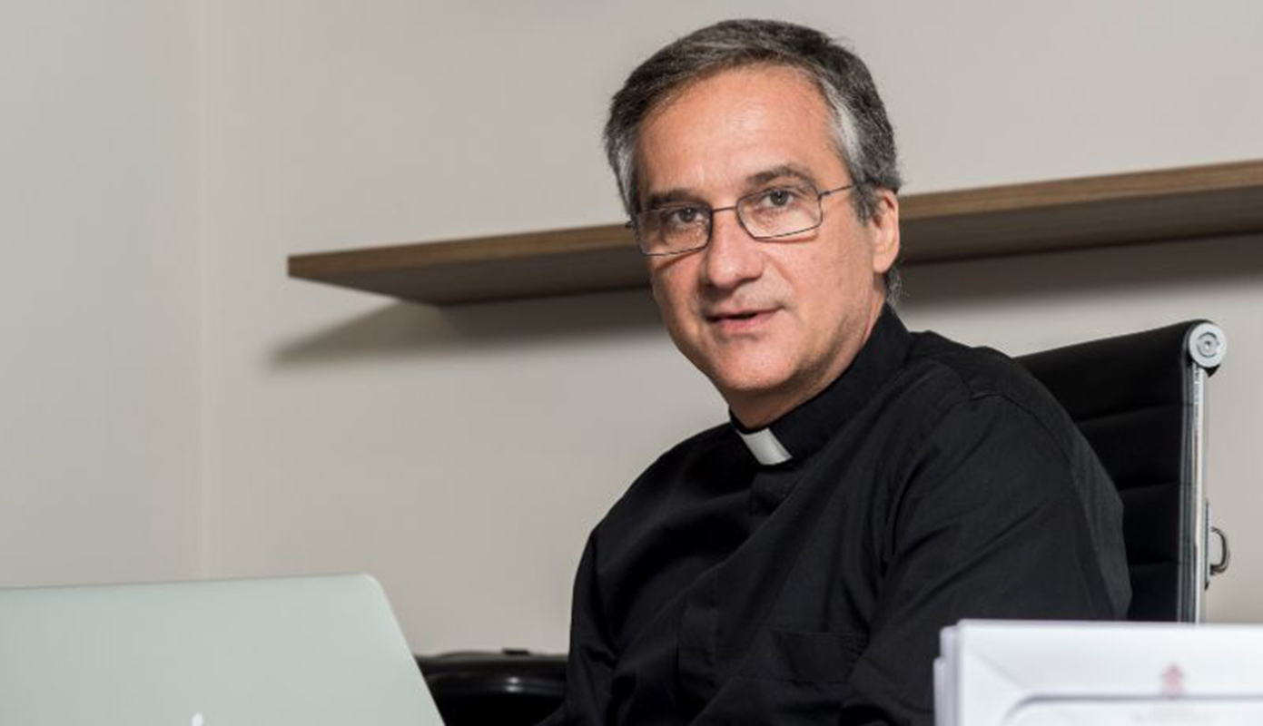 Dimite el ministro de Comunicación del Vaticano tras una polémica