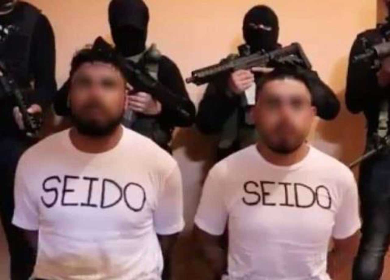 Fiscalía de México detiene a 18 personas por el asesinato de dos agentes