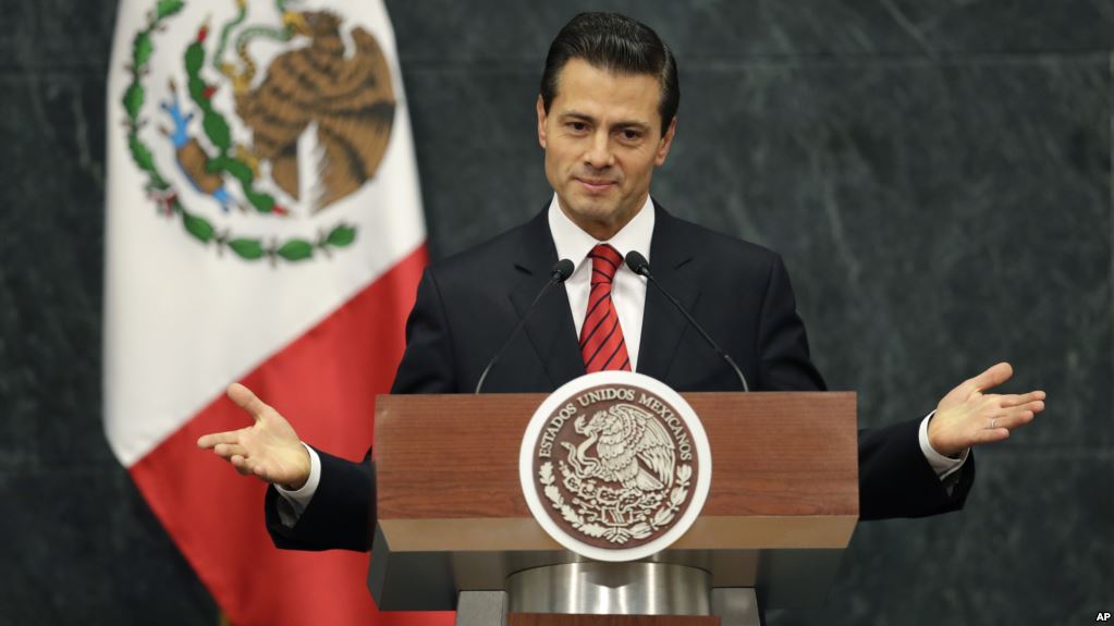 Peña Nieto llama a explotar de manera "sustentable" los mares y océanos