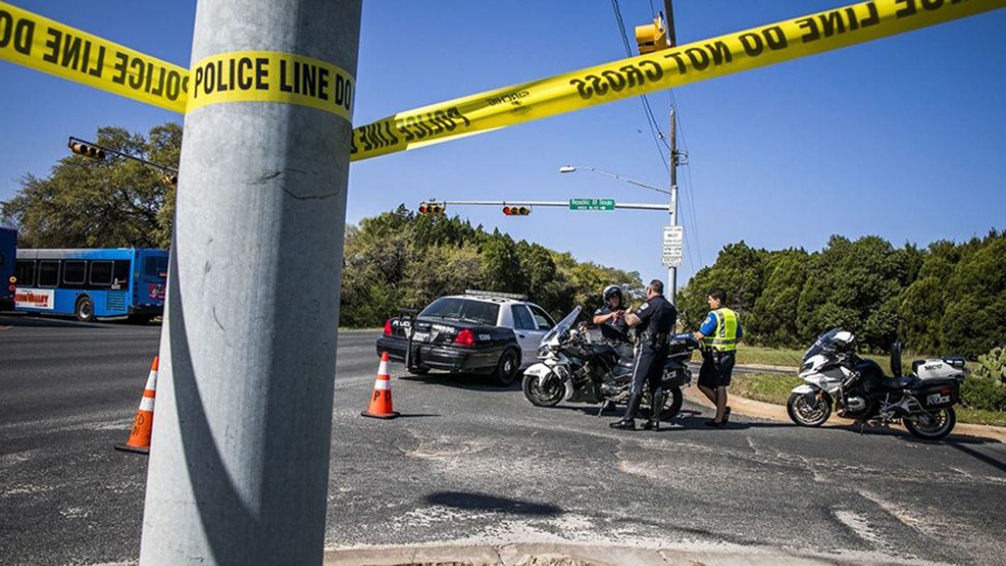 Policía de EEUU busca "atacante serial" tras cinco bombas en Texas
