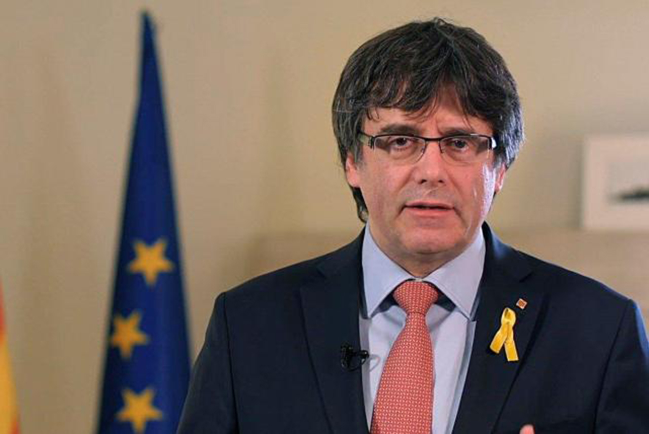 Puigdemont renuncia provisionalmente a ser candidato a presidir Cataluña