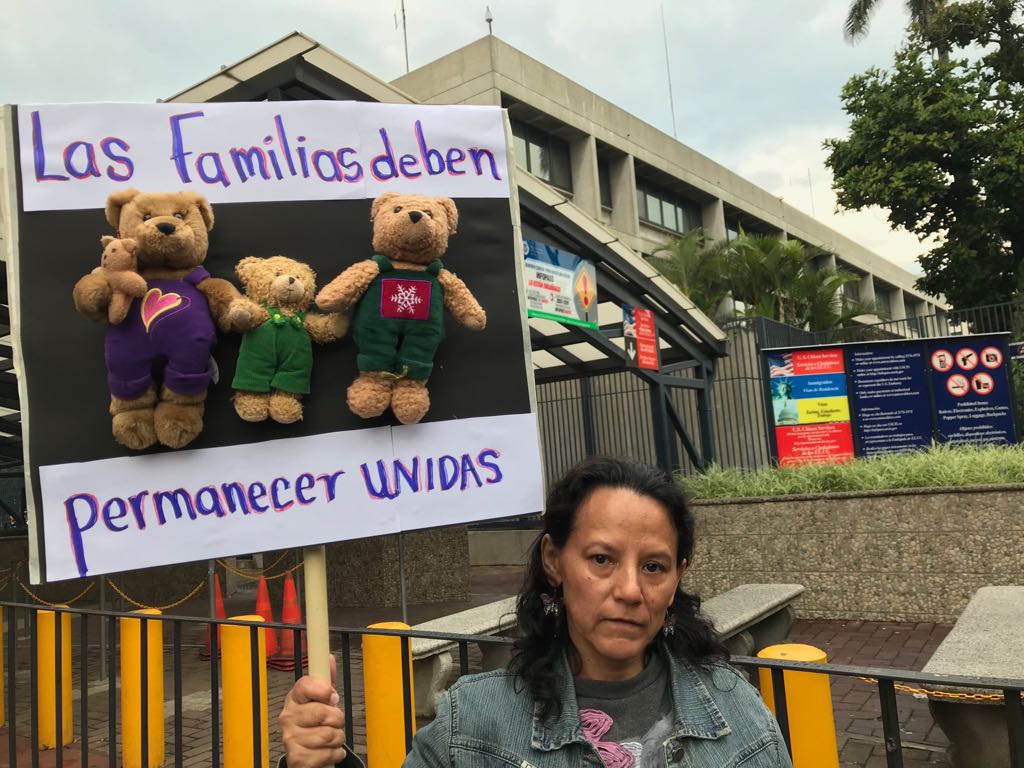 Manifestación en la Embajada de Guatemala