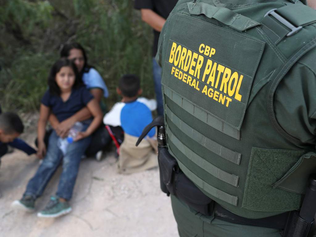 Niños separados de sus padres en fronteras en Estados Unidos