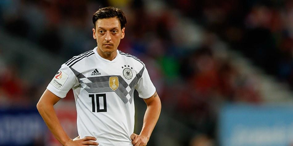 El alemán Mesut Özil anuncia su retiro