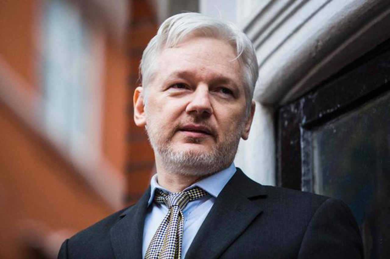 Assange dispuesto a entregarse