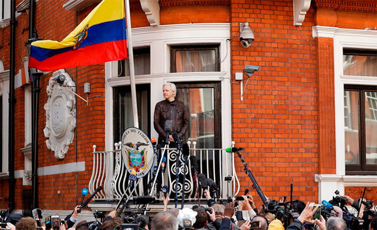 Assange vive