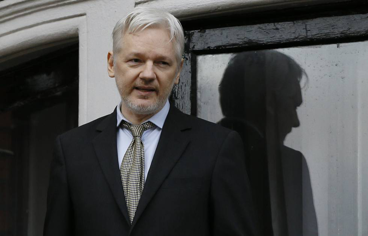 Ecuador advierte a Assange