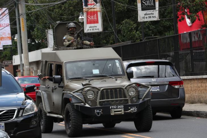  Jeeps militares J8 son usados en patrullajes urbanos, ¿es eso legal?