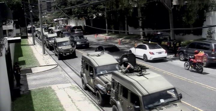  Jeeps militares J8 son usados en patrullajes urbanos, ¿es eso legal?
