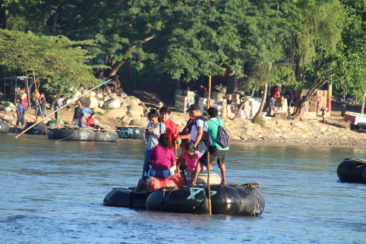 migrantes hondureños balsas río Suchiate frontera México Guatemala