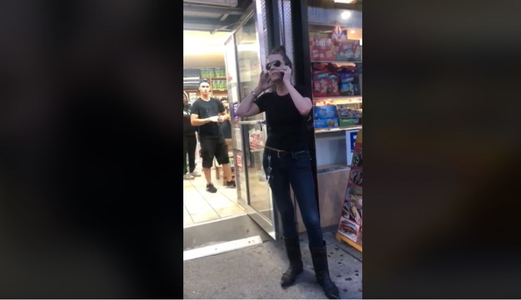 Video viral acoso sexual racismo Brooklyn
