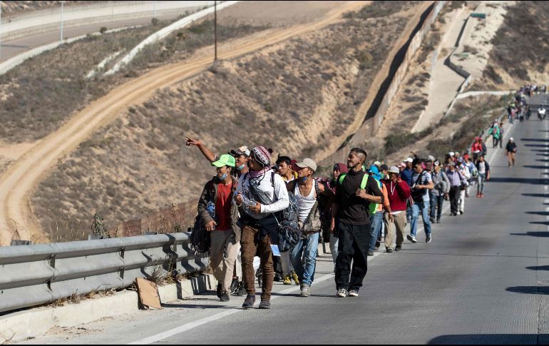 Caravana de migrantes acelera su avance