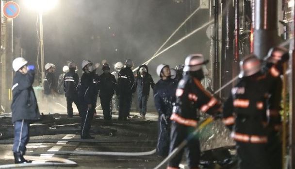 El incendio tuvo lugar la noche del miércoles en una casa de madera de dos pisos de la ciudad de Ono