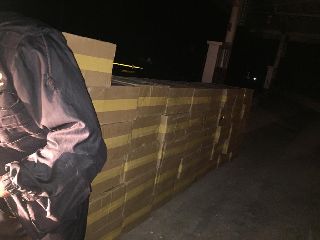 Más de 200 cajas con cigarros de contrabando